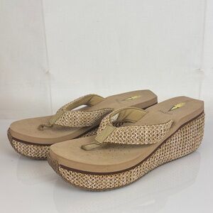 VOLATILE ISLAND PLATFORM WEDGE FLIP-FLOPS women's Sandals 8 EUC